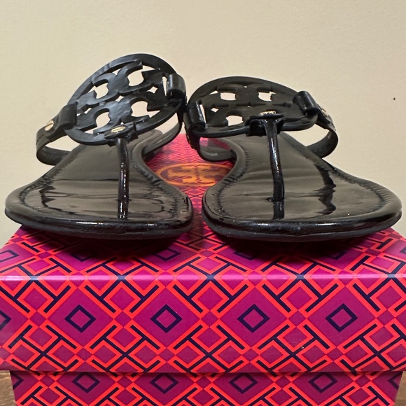 Tory Burch Miller Printed Patent Leather Sandal - Size 9 - Picture 4 of 9